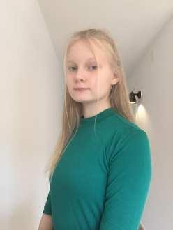 Harrastan pöytätenniksen pelaamista ja käyn harjoituksissa kolme kertaa viikossa ja muutaman kerran vuodessa pyötätennisturnauksissa. Lisäksi käyn uimassa kaksi kertaa viikossa.