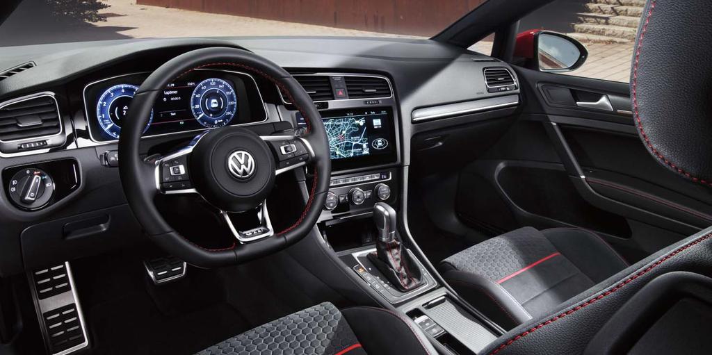 Sisätilat 02 01 01 02 Golf GTI:n sisätilat tekevät heti vaikutuksen, kun ovi avataan. Huomiota herättävänä yksityiskohtana ovat valaistut kynnyslistat.