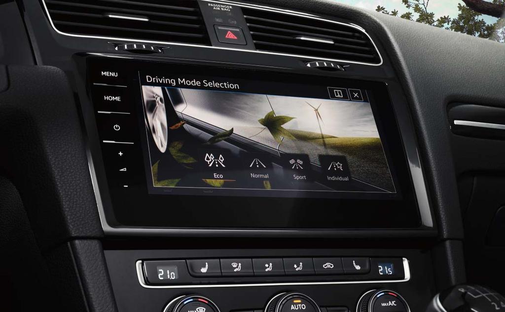 03 Navigointijärjestelmää Discover Pro ja Car-Net App-Connectia käytetään intuitiivisesti suuren, lasipintaisen 23,4 cm:n (9,2 tuuman) TFT-kosketusvärinäytön avulla.