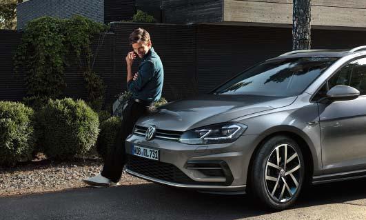 01 Näkymätön silmä: useiden kuljettajaa avustavien järjestelmien käyttämä etututka on sijoitettu tyylikkäästi Volkswagen-logon taakse. 02 Golfin ja Golf Variantin takaosa on nyt entistä dynaamisempi.
