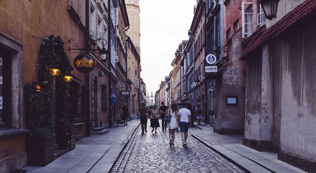 + Varsovan vanhan kaupungin kadut ovat pääasiassa
