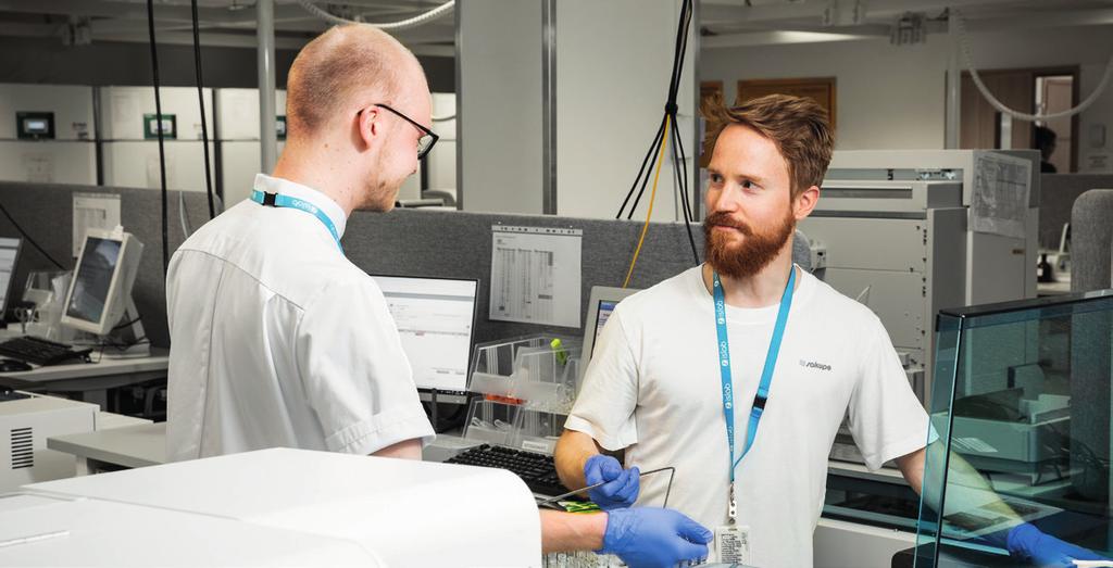 24/7-päivystyslaboratorion toiminta käynnistyi syksyllä 2018. Kuvassa laboratoriohoitajat Juho Jutila ja Simo Turunen.