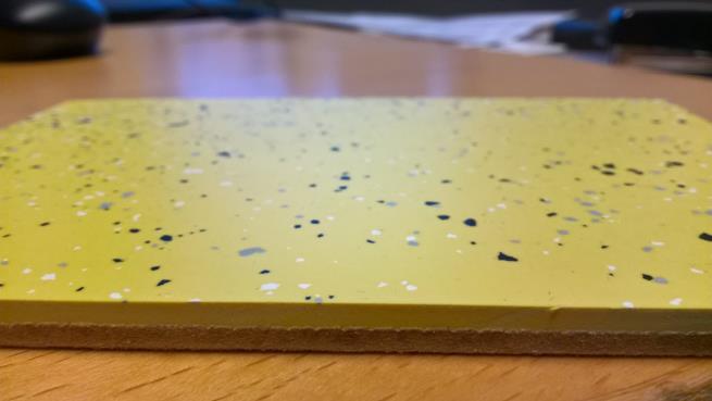 Lattia huuhdellaan huolellisesti puhdistuksen jälkeen. Lattia pestään lievästi emäksisellä pesuaineella.