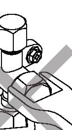 Vieraiden esineiden sisäänpääsyn estäminen Tuki kaikki putken läpivientiaukkojen kolot tiivistemassalla tai eristysaineella (hankitaan asennuspaikalla) kuvan mukaisesti.