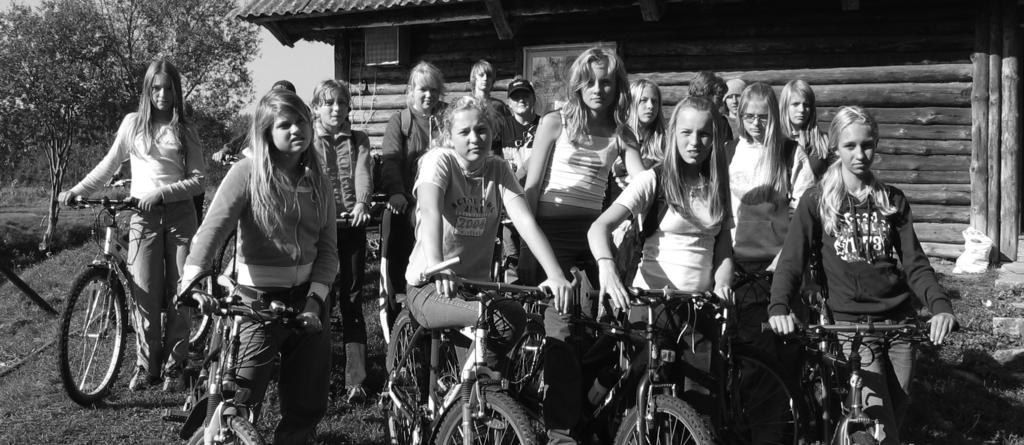 Meie KG, 28. september 2005 Laupäeval, 24. septembril käisid 7b klassi 19 õpilast jalgrattamatkal Nasval.