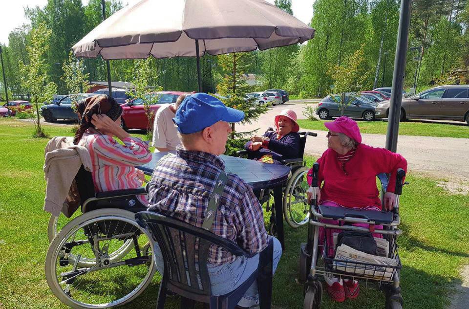 Asuksturvllisuus Ryhmäkotien oviss on sähköinen lukitusjärjestelmä j myös ulko-ovi on lukoss klo 20 8 välillä.