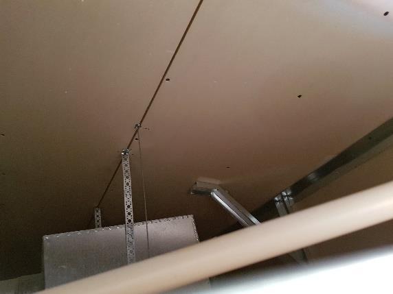 Rakenne on suositeltava avata laajemmin yläpohjan kosteusteknisen kunnon tarkastamiseksi ja vesivuodon syyn selvittämiseksi.