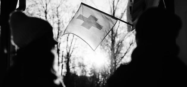 PERIAATTEET TOIMINNASSA Mikä suojelu? Joonas Brandt Sääntöjemme mukaan yksi Suomen Punaisen Ristin perustehtävistä on suojella elämää ja terveyttä ja puolustaa ihmisarvoa ja ihmisoikeuksia.