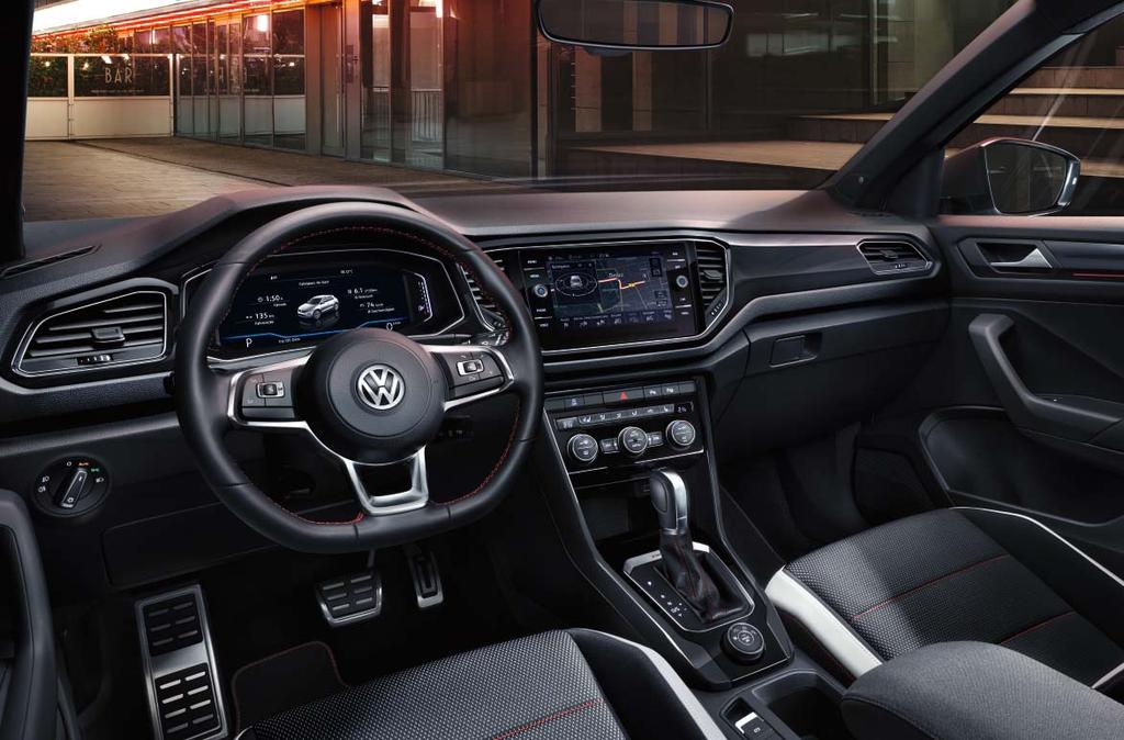 Itsevarmuus tulee sisältä päin. T-Roc Sportin ratissa asia käy nopeasti selväksi: voimakkaalle vaikutelmalle on hyviä syitä.