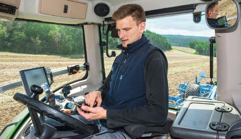 Nelivedon ja tasauspyörästön lukituksen kytkemisen, moottorin ja voimansiirron ohjauksen, hydrauliventtiilien, etu- ja takanostolaitteen, etu- ja takavoimanoton ja automaattiohjausjärjestelmän sekä