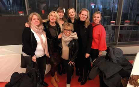 Satu Kiuru: Keväinen tervehdys Sorrentosta Täällä kukkivat jo puut ja pioonit. Rohkeimmat virittelevätkin bikineitään rannalla, vaikka uimaan ei vielä kukaan ollut uskaltanut.