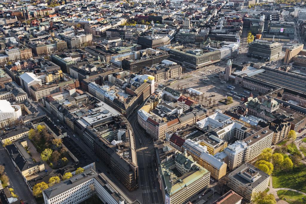 Helsingin ydinkeskustassa kaikki on lähellä Halosen talona tunnettu toimisto- ja liikekiinteistö sijaitsee Helsingin ydinkeskustassa. Kiinteistölle on erinomaiset julkisen liikenteen yhteydet.