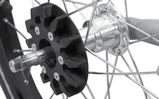 Croozerin tarkastus ja huolto Pyörän akselien huolto Akseleissa on erityismekanismit, jotta pyörät voidaan asentaa ja irrottaa nopeasti.