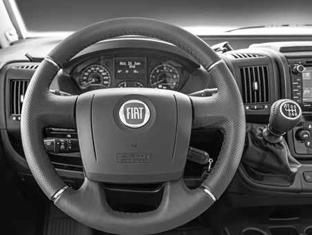 01 Automaatti-ilmastointi 02 Vakionopeussäädin 03 Fiat 16 alumiinivanteet 04 Ratti ja vaihdekepin pää nahkaa 05