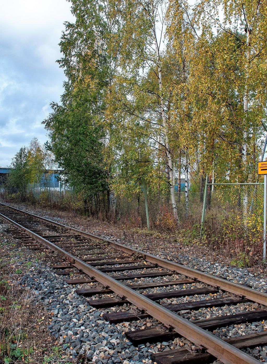 Tehtävänanto 1. Muodostakaa 2-3 hlön ryhmät 2. Tunnistakaa rautatieturvallisuuteen liittyviä riskejä yksityisraiteen haltijan näkökulmasta. Pohtikaa riskejä oman toiminnan ja taustan pohjalta. 3.