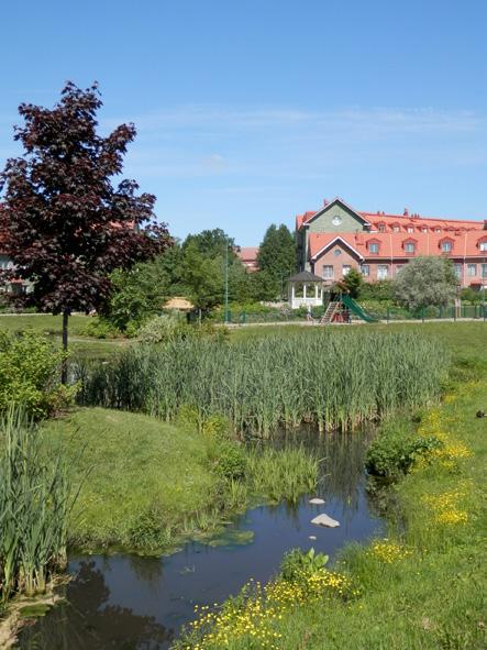 Pienillä altailla, pohjapadoilla, olkipaaleilla tai kulkureitin mutkittelulla voi veden