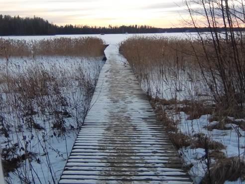 6 28/ Nuottalahdenranta Betoniarkkuperustus, puinen kansirakenne Käyttökielto, ei