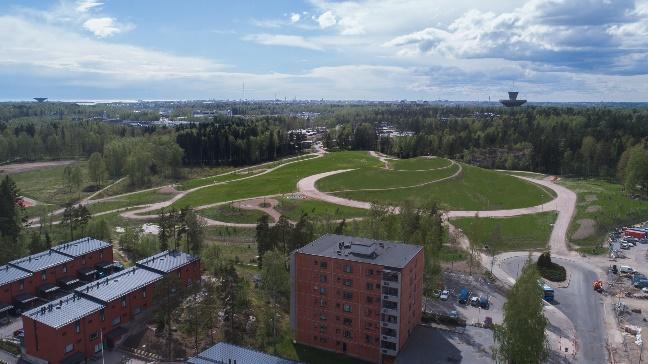 49 Kantolan kohteessa hyödyntäminen toteutui kuitenkin vain kohteen omilla massoilla. (Niiranen 2016) Helsingissä Alakivenpuiston alueella on sijainnut osittain entinen Myllypuron kaatopaikka.
