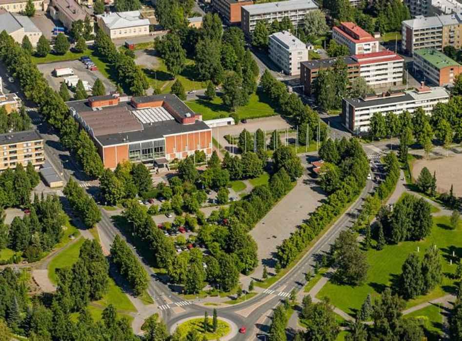 HOTELLI- JA KONGRESSIKESKUS 7 Kuva 5. Viistoilmakuva kaava-alueelle etelästä (20