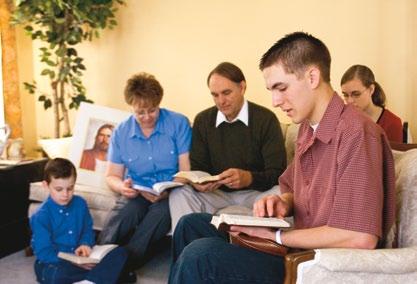 Elokuu: AVIOLIITTO ja perhe Velvollisuus Jumalaa kohtaan Kuinka voin vahvistaa perhettäni?