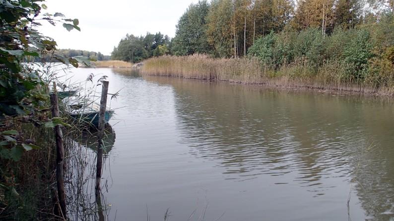 4 Uksjokeen 7,5 km luusuasta laskeva Prinsjärvi on kooltaan noin 9 ha ja siihen on perustettu luonnonravintolammikko vuonna 1979. Kasvatettavana lajina on ainakin ollut kuha ja siika.