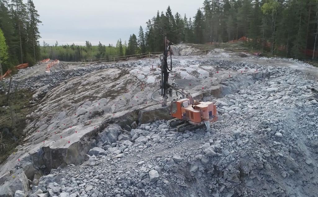 Kirkkotien eritasoliittymän alkavat työvaiheet tiealueella Kantojen ja pienpuuston poisto kesäkuun alussa Pintamaan poisto ja maanleikkaus