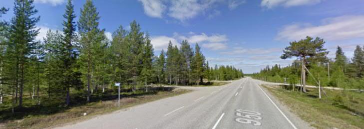 FCG SUUNNITTELU JA TEKNIIKKA OY Selostus, ehdotus 8 (26) Kuva 9. Maantie 950 (Hautajärventie, Kuusamontie) näkymä pohjoiseen, suunnittelualue on tien vasemmalla puolella. Bussipysäkit.